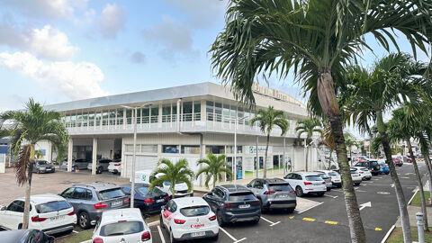 Location local commercial lumineux de 180 m2 &agrave; Jarry, Guadeloupe 4590 97122 Baie mahault