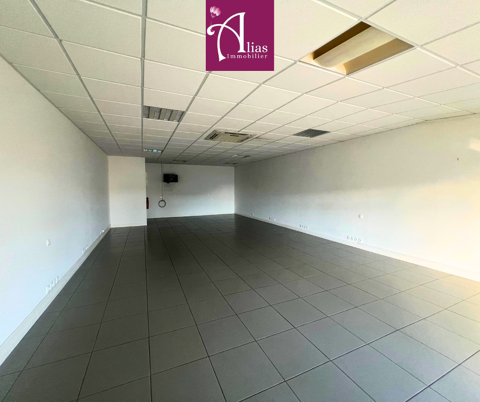 &Agrave; louer - Local professionnel 67m2 - 1er &eacute;tage - Jarry 1282 97122 Baie mahault