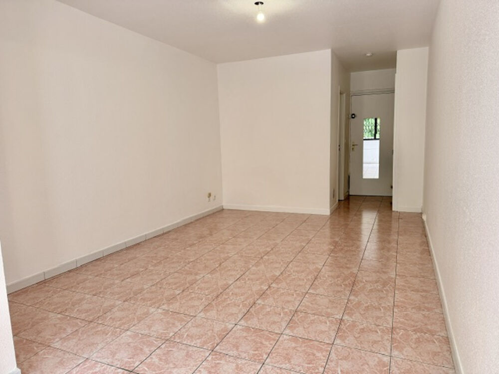Vente Appartement Studio rentable avec piscine et parking   Bas-du-Fort, Le Gosier   Rentabilité brute 7,32 % Le gosier