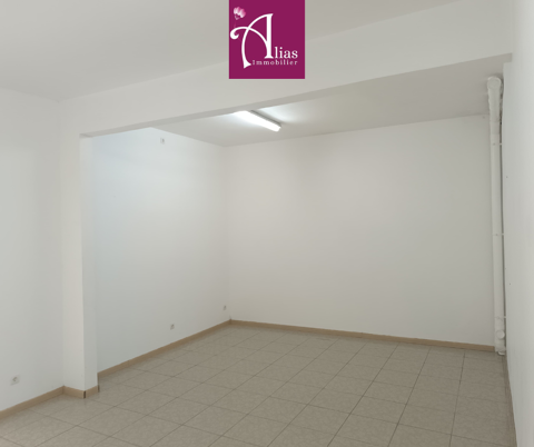 À louer - Local 42m2 - RDC - Bourg - Le Moule 700 97160 Le moule