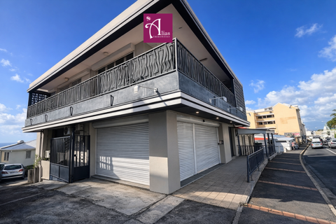 &Agrave; vendre - LE GOSIER CENTRE - LOCAL COMMERCIAL RDC ANGLE - FORTE VISIBILIT&Eacute; - 55 m2 avec CAVE 165000 97190 Le gosier