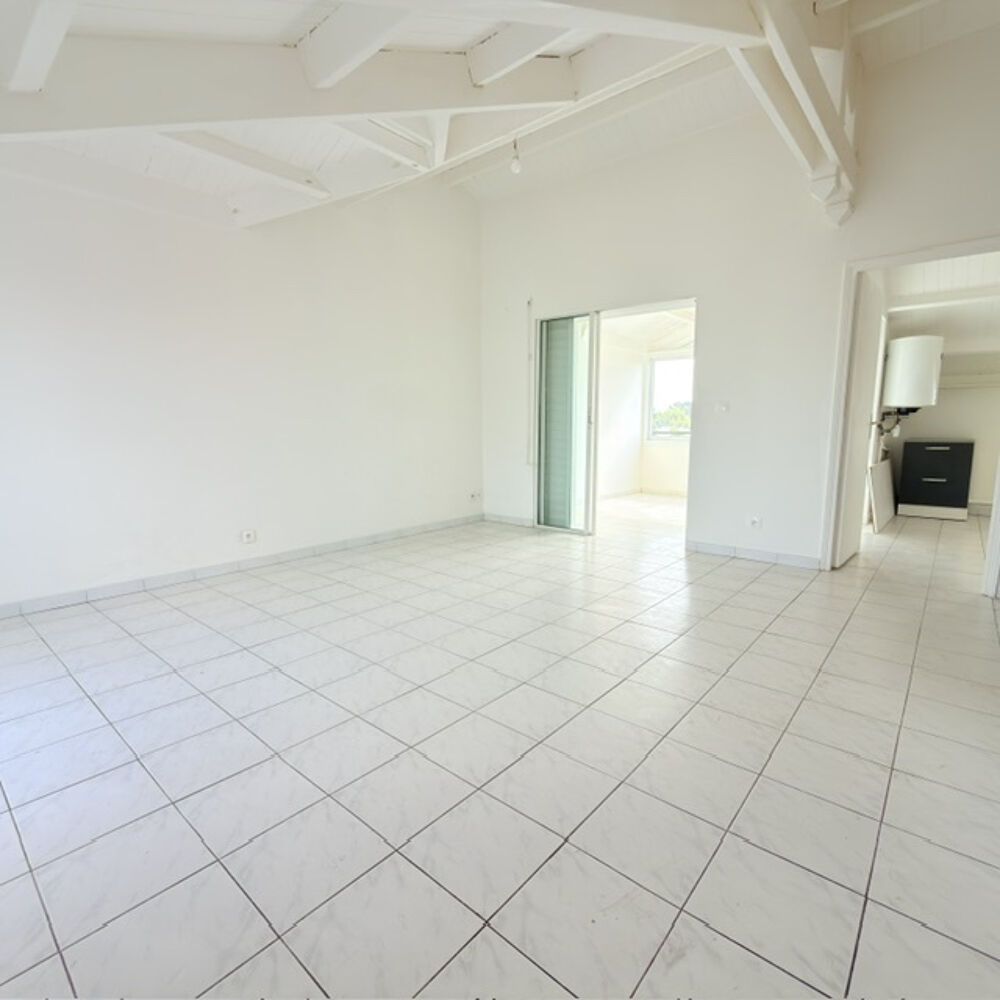 LOCATION Appartement F4 à Moudong Sud - petite vue mer