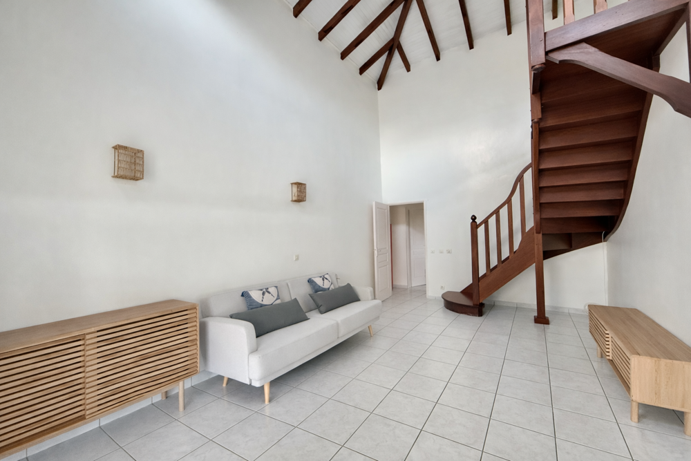 Location Maison MAISON MEUBL�E GRAND JARDIN CLOTUR� ST ANNE/MOULE Ste anne