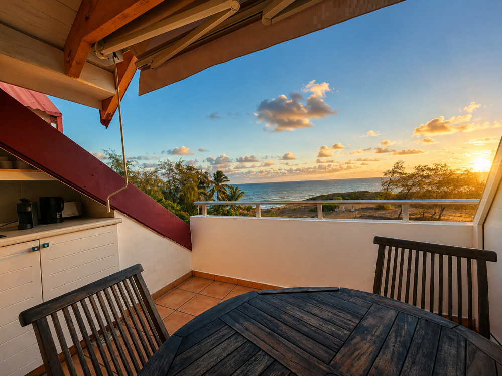 Vente Appartement Studio vue mer en première ligne à Sainte-Anne   Dernier étage   Résidence sécurisée avec accès plage Sainte anne