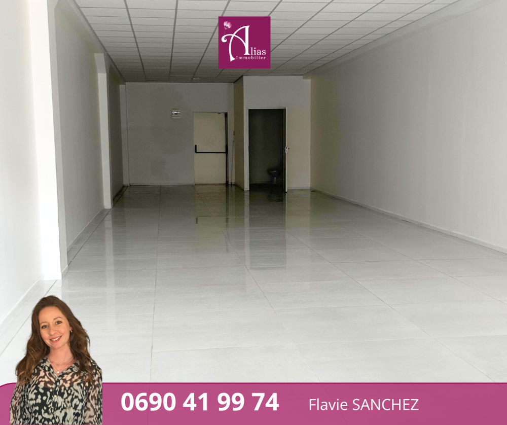   � louer - Local commercial de 200 m2 - RDC - Jarry 