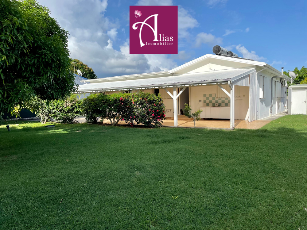 location villa F5 avec entretien piscine et jardin inclus