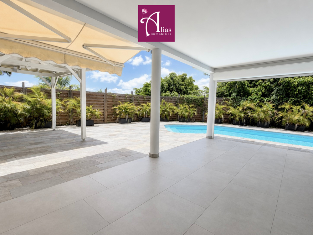 Vente Maison À VENDRE Maison mitoyenne F4 de standing avec piscine dans une résidence privée - coup de coeur assuré Petit bourg