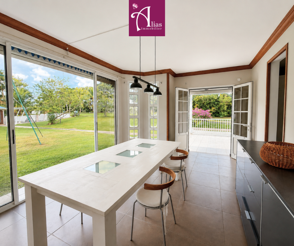 Location Maison À louer - Villa F5 meublée de 216m2 + Bungalow - Castel, Lamentin Lamentin