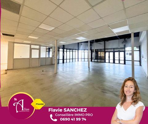 &Agrave; Louer - Local commercial 396m2 avec visibilit&eacute; - RDC - Jarry 8200 97122 Baie mahault