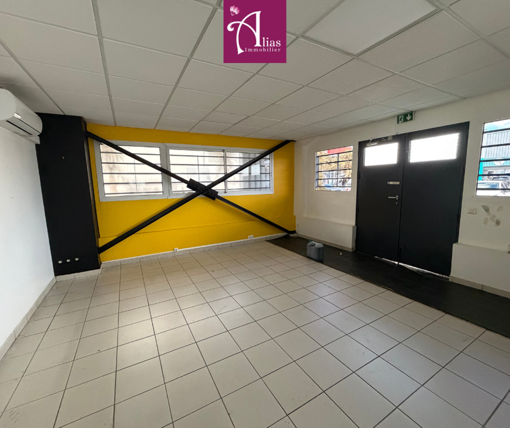   À louer - Local commercial 181m2 - Rez-de-chaussée - Jarry, Impasse SYSIPHE 