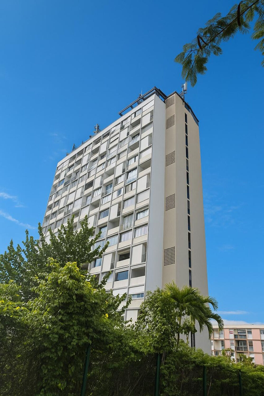 A VENDRE T5 DUPLEX de 98 m2 à RENOVER - Tour Anquetil 4 - LES ABYMES