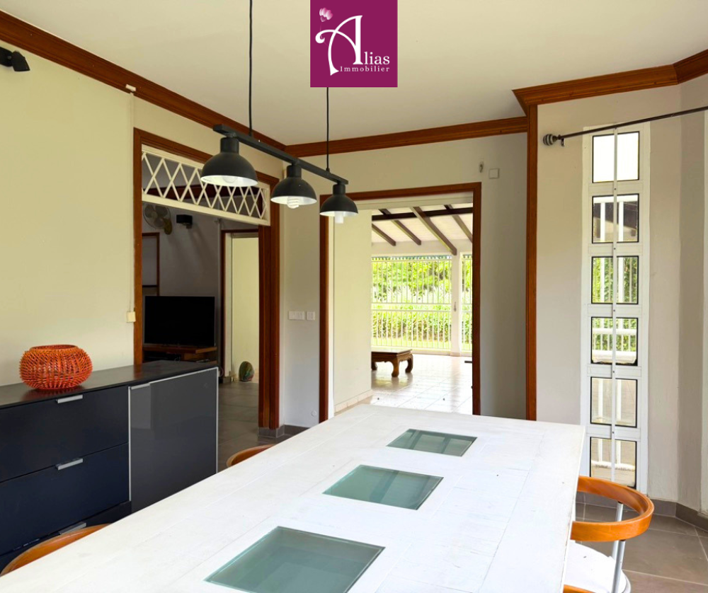 Location Maison À louer - Villa F5 meublée de 216m2 + Bungalow - Castel, Lamentin Lamentin