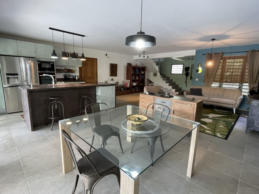 Location Maison LOCATION VILLA F6 MEUBLEE avec Piscine, garage et bungalow F2 (entr jardin et piscine inclus) Baie mahault