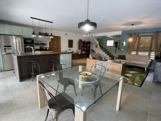  Maison à louer 8 pièces 167 m²
