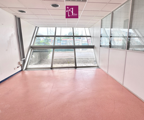   LOCAL DE 340M2 AU RDC IDEALEMENT SITUE 