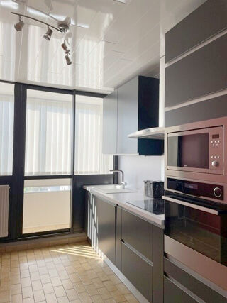  Appartement à louer 4 pièces 92 m²