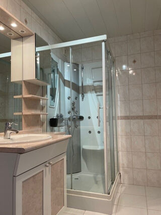  Appartement à louer 4 pièces 92 m²