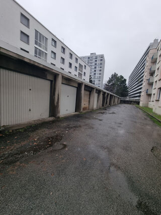  Parking / Garage à louer 
