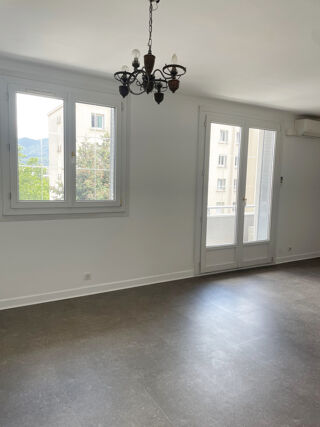  Appartement à louer 4 pièces 63 m²