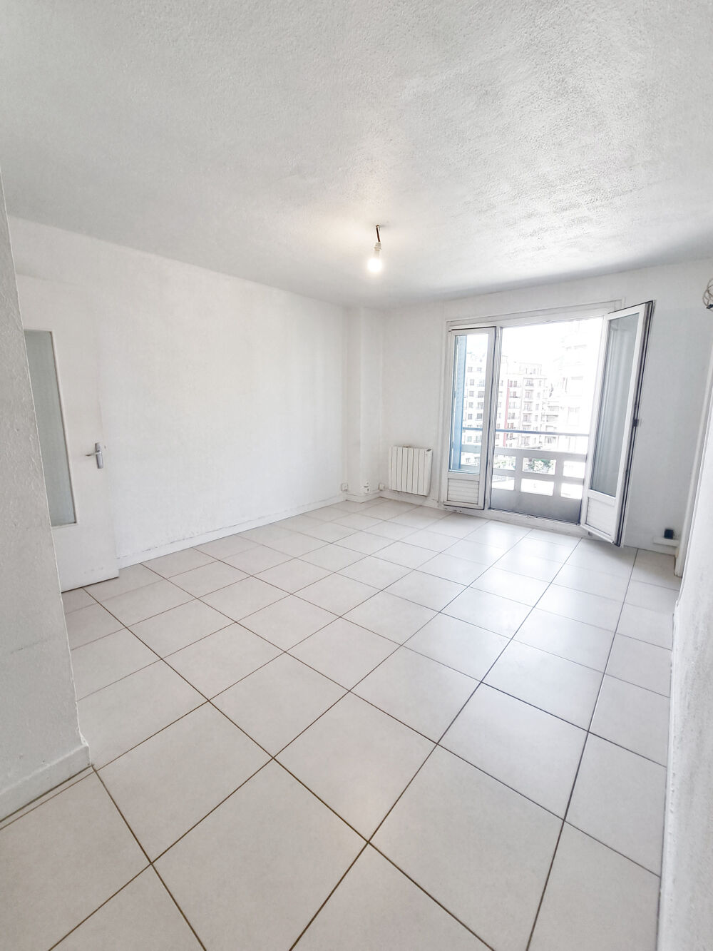 Location Appartement GRENOBLE - Appartement - 3 Pièces + Cuisine Grenoble