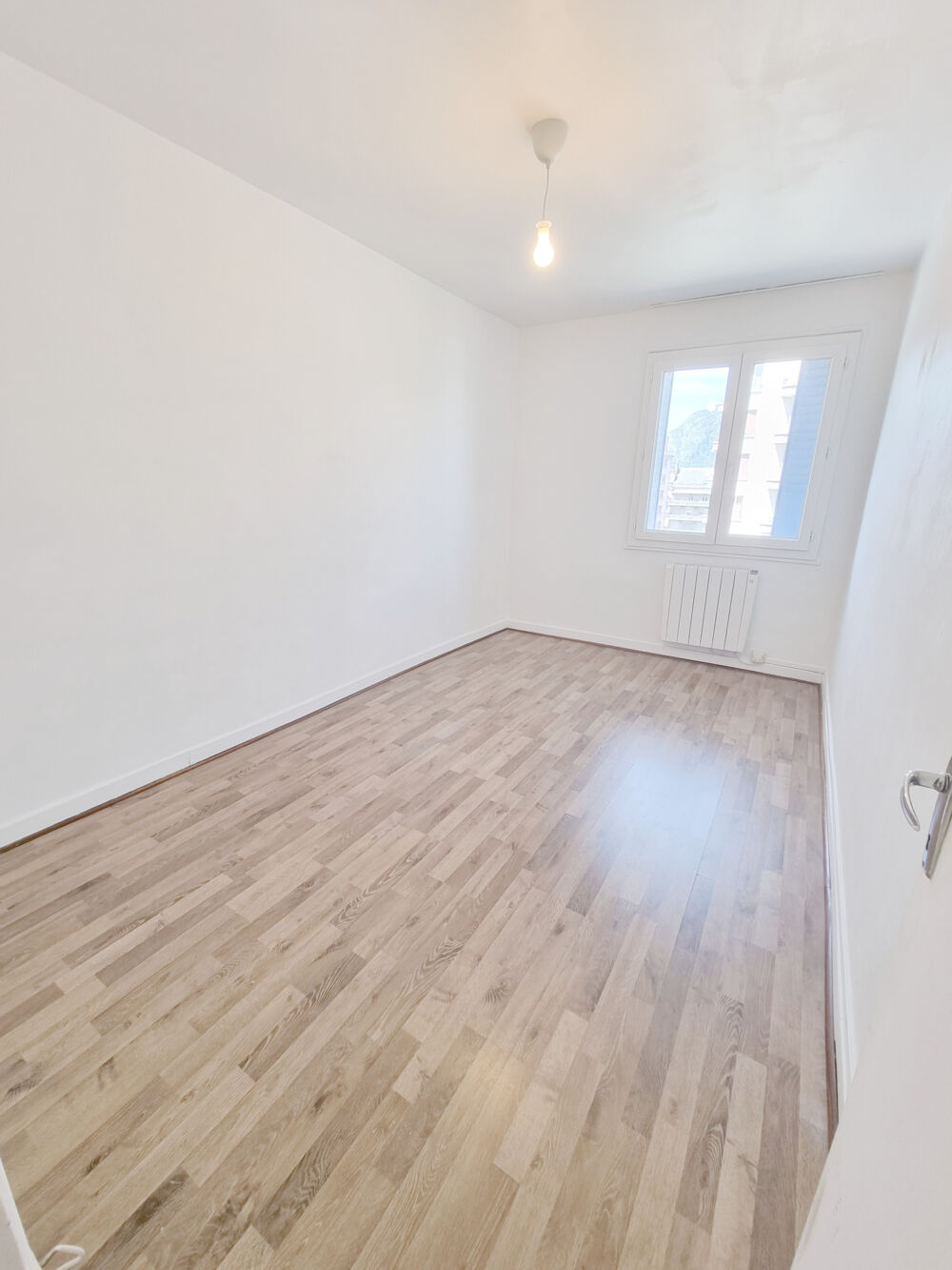 Location Appartement GRENOBLE - Appartement - 3 Pièces + Cuisine Grenoble