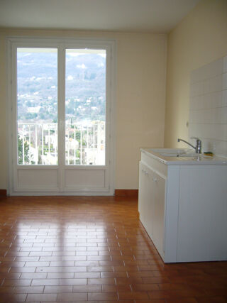  Appartement � louer 4 pi�ces 85 m�