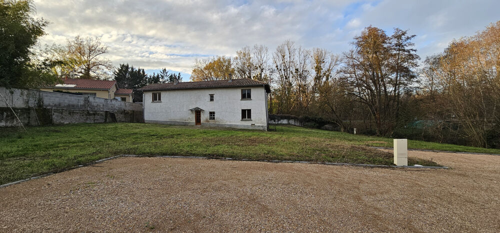 Maison a rénover à Guéreins