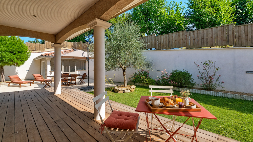 Grande maison familiale avec 5 chambres - 4 garages - terrain de 1025m2 - Hyper centre de JASSANS