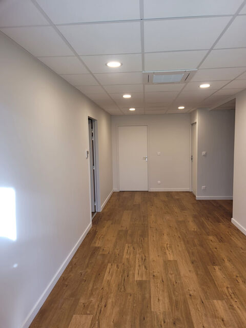 Local professionnel 65 m2 - hyper centre de Jassans - 2 places de stationnement 189000 01480 Jassans riottier