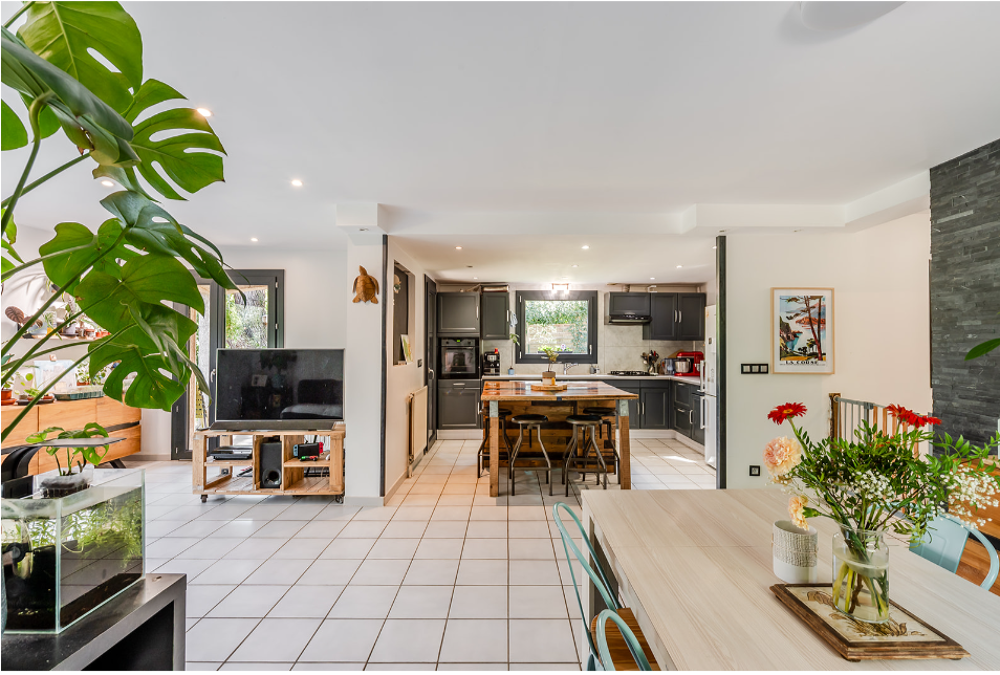 DOMMARTIN, MAISON SUR DEUX NIVEAUX AVEC JARDIN