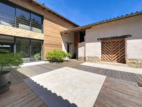   Maison de village avec jardin - 223m2 au c�ur du village de Fareins Maison - 7 pi�ce(s) - 223 m�