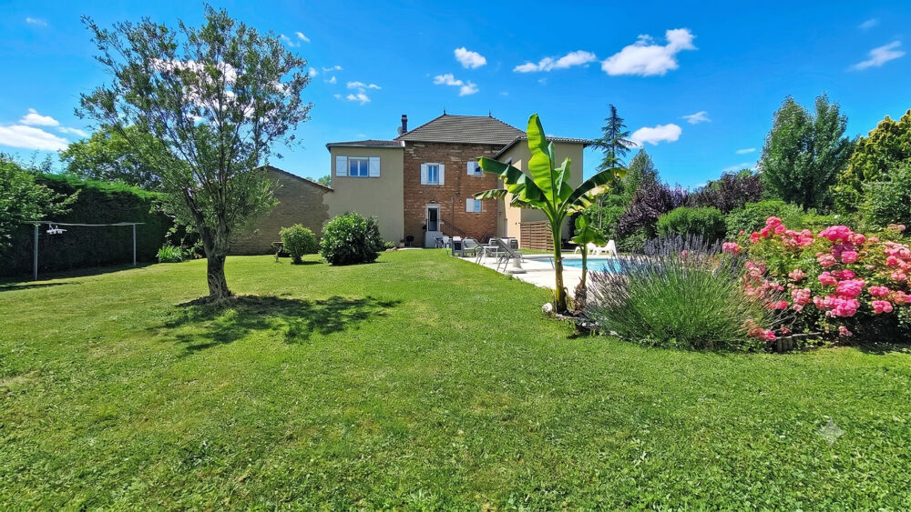 Vente Maison Gleizé - Maison familiale de 280m2 - Terrain 1600m2, Piscine - Grange de 100m2 Gleize