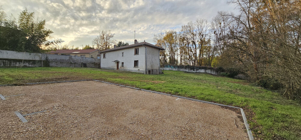 Maison a rénover à Guéreins
