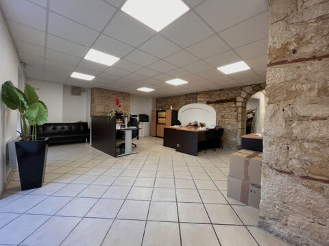   LOCAL COMMERCIAL AU COEUR DE JASSANS 
