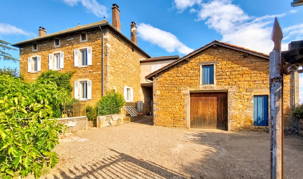 Vente Maison Gleizé - Maison familiale de 280m2 - Terrain 1600m2, Piscine - Grange de 100m2 Gleize