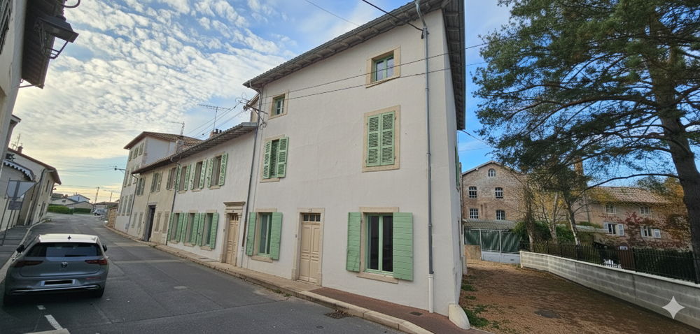 Maison à rénover composé de 4 appartements et des combles aménageables