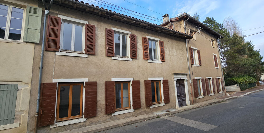 Maison à rénover composé de 4 appartements et des combles aménageables