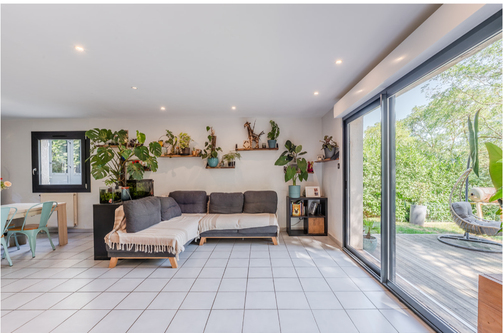 DOMMARTIN, MAISON SUR DEUX NIVEAUX AVEC JARDIN