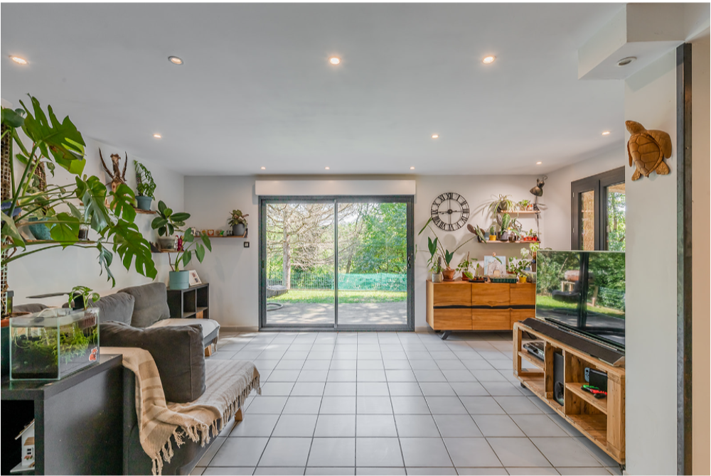 DOMMARTIN, MAISON SUR DEUX NIVEAUX AVEC JARDIN