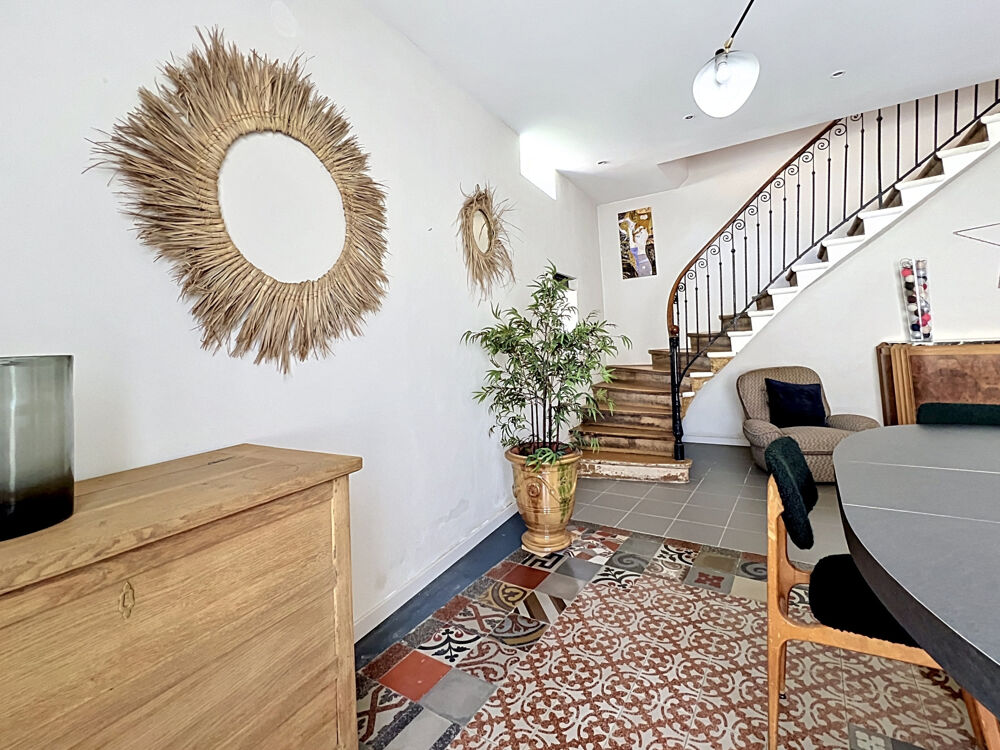 Maison de village avec jardin - 223m2 au coeur du village de Fareins