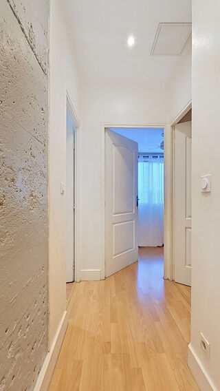   Lyon 6 Rue Sainte Geneviève - 5 Bureaux possibles - RDC surélevé - 79m2 au sol Lyon 6