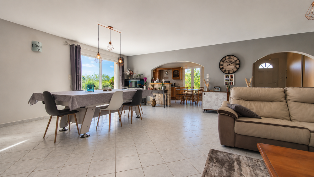 Maison individuelle  4 chambres  piscine et vue dégagée
