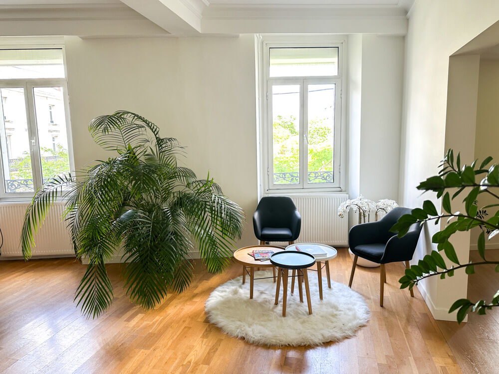 LOCAL OU APPARTEMENT T9 DE STANDING A VENDRE - HYPER CENTRE DE CHOLET -EXCLU !