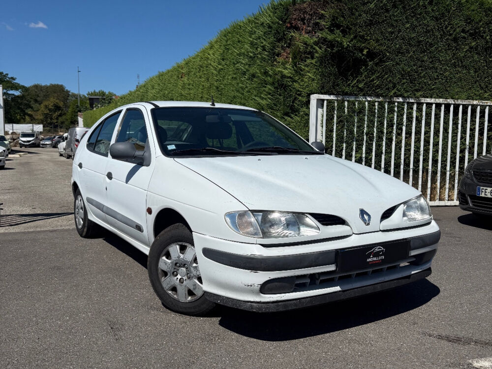 M&eacute;gane 1.9 D RT 1996 occasion 26600 GRANGES LES