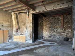  Parking / Garage  vendre 85 m