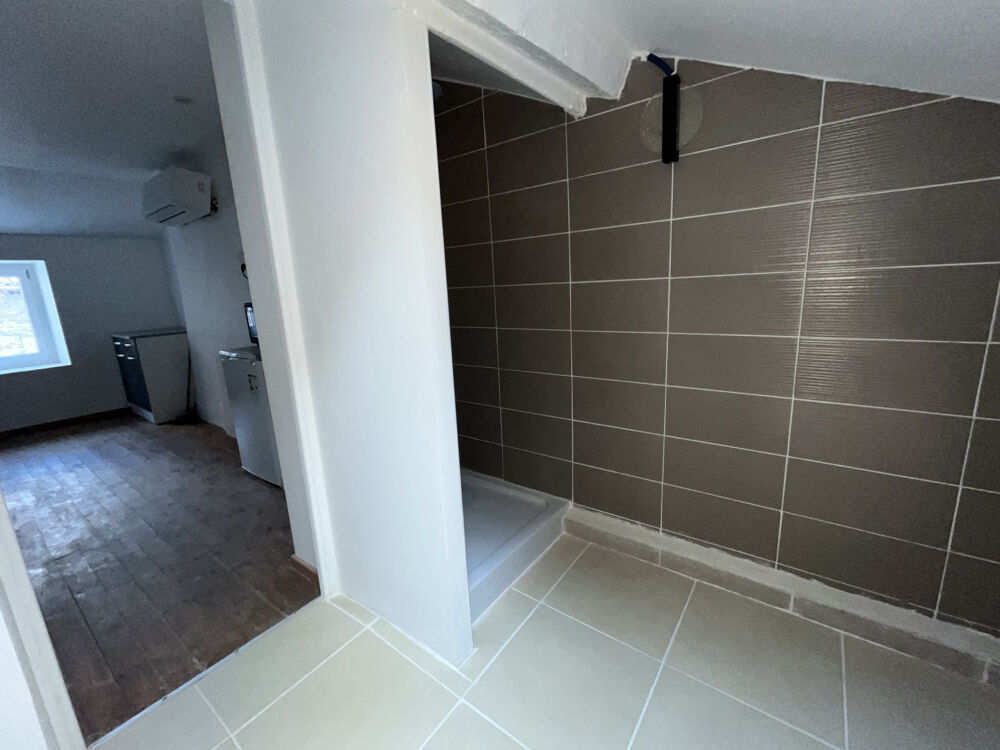 Location Appartement studio meuble entièrement renové Annonay