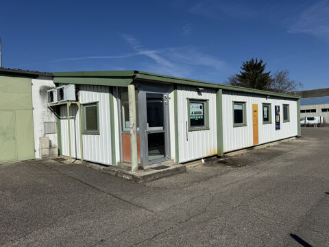 Local commercial avec bureaux et atelier 1650 38110 St jean de soudain