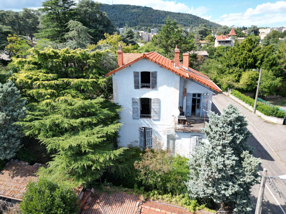 Maison de 215m2 avec terrain de 2 785 m2 et nombreuses dépendances à ANNONAY