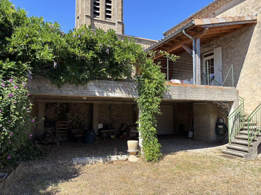 Ancienne école de village avec terrasse Saint-Romain-d'Ay