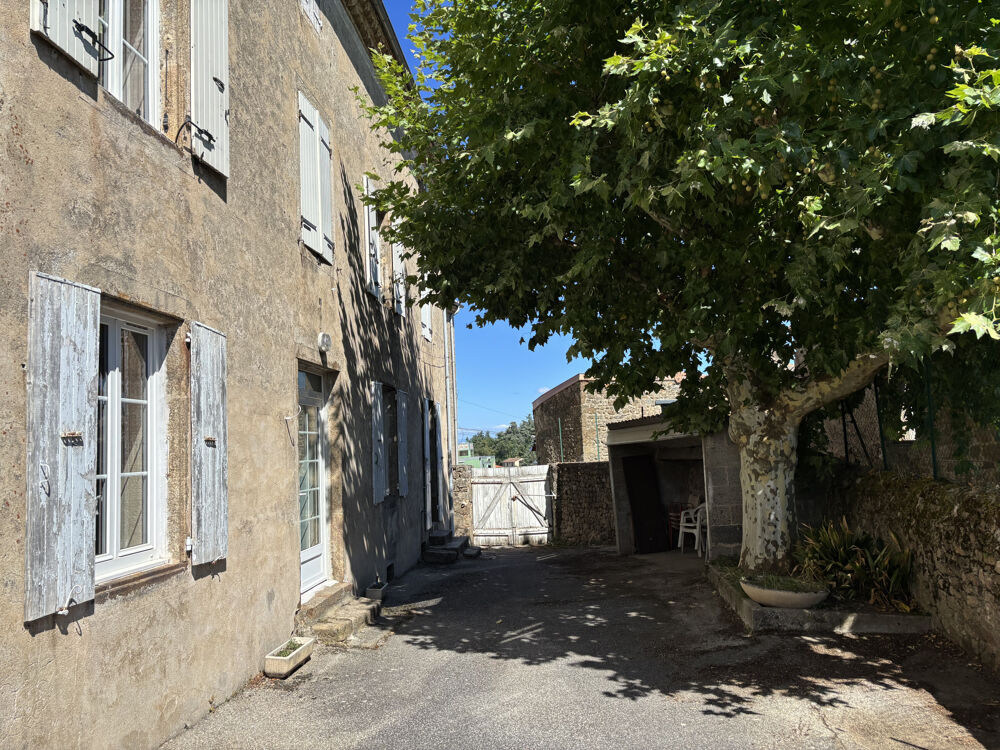 Ancienne école de village avec terrasse Saint-Romain-d'Ay